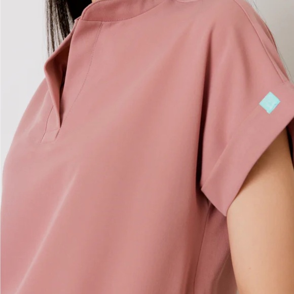 Garde Malade Scrub Set - Picture 4 of 8